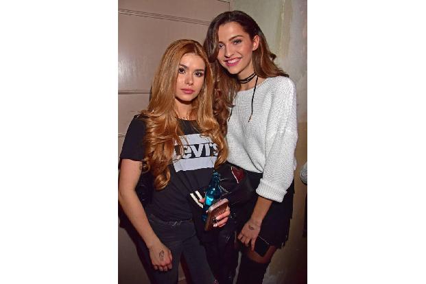 ...ihr Arbeitswerkzeug in der Hand kann Social-Media-Star Pamela Reif auf keine Party. Da muss 'GNTM'-Nachwuchs Fata Hasanov...