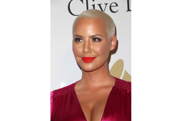 Na, warum grinst Amber Rose da so verschmitzt? Was hatte sie am Wochenende bei der Pre-Grammy-Gala in Los Angeles wohl ausge... Na, warum grinst Amber Rose da so verschmitzt? Was hatte sie am Wochenende bei der Pre-Grammy-Gala in Los Angeles wohl ausge...