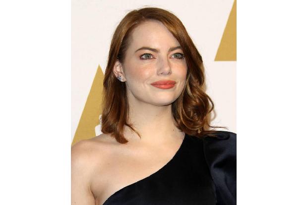 ...Nuance zeigte sich Academy-Award-Anwärterin Emma Stone beim Oscars Nominees Luncheon 2017. Ihr Make-up ging in Richtung O...