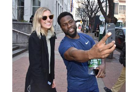 ...sein Kollege Kevin Hart, der den Pfleger des querschnittsgelähmten Hauptdarstellers spielen wird, ist zwar in den USA ein...