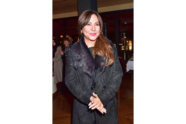 Simone Thomalla rieb sich am Dienstagabend schon mal die Hände warm, als sie im Reinhard's die Premiere ihres Stücks 'Wunsch... Simone Thomalla rieb sich am Dienstagabend schon mal die Hände warm, als sie im Reinhard's die Premiere ihres Stücks 'Wunsch...