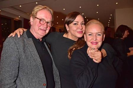...wurde weiter mit Kollegen, wie etwas Angelika Milster, die ebenfalls im Stück 'Wunschkinder' mitwirkte und Sänger Klaus H...