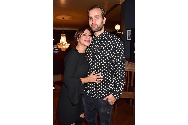 ...richtig geknutscht wird nach wie vor nur mit einem Mann in ihrem Leben: Handballer Silvio Heinevetter, mit dem Simone sei...