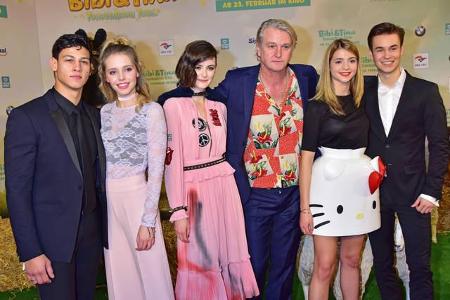 ...da auch der Cast von 'Bibi & Tina' eingeladen ist? Freuen würden sie sich sicherlich auf ein Wiedersehen - hat ihre gemei...