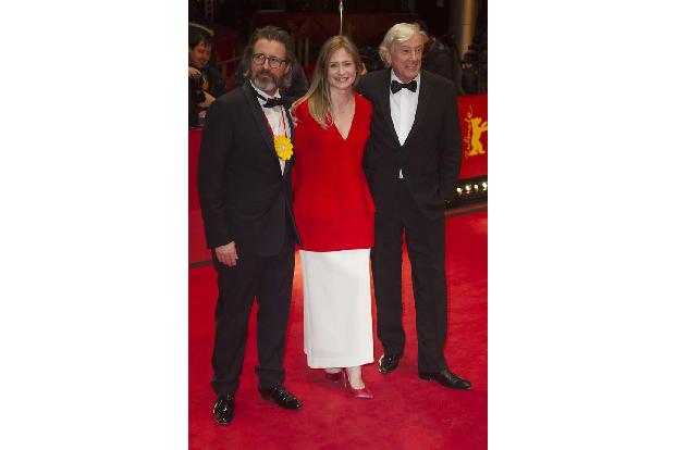 ...den weiteren Jury-Mitgliedern, darunter der dänische Künstler Olafur Eliassen, die deutsche Schauspielerin Julia Jentsch ...
