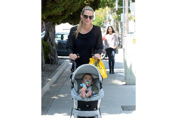 ...'Fired Up!-Darstellerin Molly Sims bei ihrem Brooks. Hollywoodstars sind eben auch nur normale Menschen mit ganz normalen...
