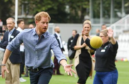 ...Sport zu seinen ganz großen Leidenschaften zählt, ist kein Geheimnis. Kein Wunder, dass er für die Paparazzi auch mal die...