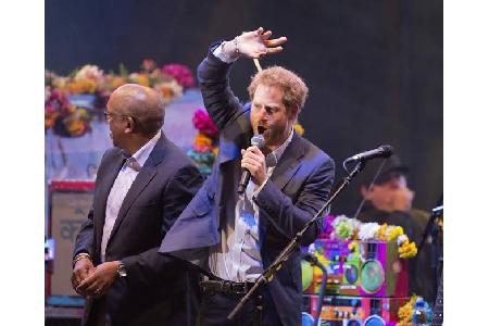 ...der Bühne lief der einst als 'Dirty Harry' bezeichnete Prinz dann wieder zu Hochformen auf. Beim Sentebale Konzert vor de...