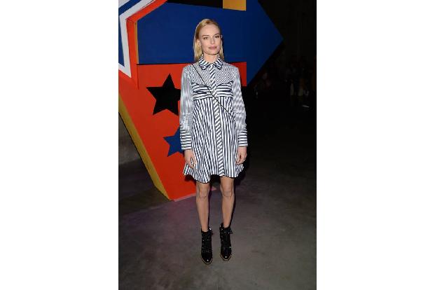 ...Kate Bosworth zeigte uns zumindest eine kleine Variation des Blusenkleides. Doch bei der Schauspielerin ist es eigentlich...