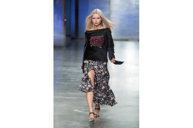...einen Job auf dem Runway ergattern. Hat geklappt für die Kleine: Bei der Topshop-Show zeigte sie, dass ihr das Modeln in ...