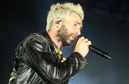...Adam Levine nicht halt macht. Waren es bis jetzt eher die Damen, die sich ihre Haare mittels Bleiche aufhellten, sind die...