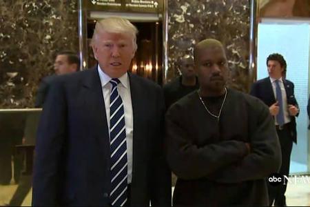 ...ein wirklich, wirklich hipper Trend sein, wenn Rap- und Modegott Kanye West dabei ist! Oder er wollte seinem Kumpel Donal...