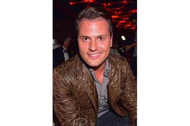 Rocco Stark hat dieser Tage gut lachen - der einstige Dschungel-Camper hat sich nämlich etwas gegönnt: Haare! Als er am Donn... Rocco Stark hat dieser Tage gut lachen - der einstige Dschungel-Camper hat sich nämlich etwas gegönnt: Haare! Als er am Donn...