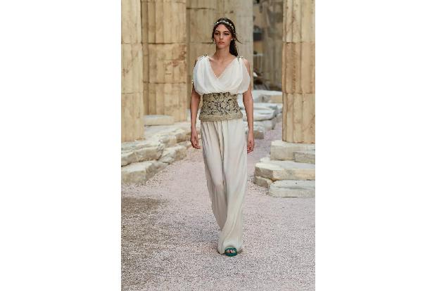 ...vor allem für die Frau von heute gedacht. Der Designer sieht die moderne Frau in der kommenden Saison in einer Neuauflage...