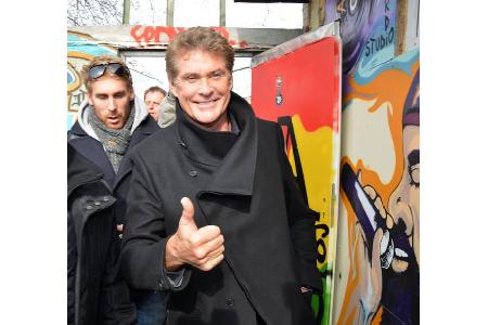 ...in Deutschland! Noch immer gilt er hier als Nationalheld, da er angeblich 1989 mit seinem Song 'Looking for Freedom' die ...