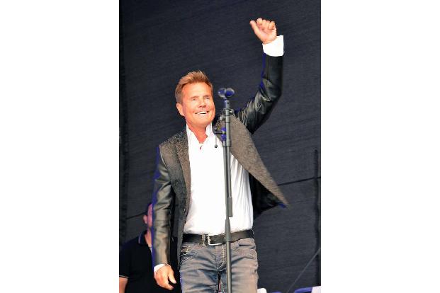 Wer am Samstagabend noch nichts zu tun hat, kann sich ja mal Dieter Bohlen auf die Liste schreiben. Der Poptitan, die 'Deuts... Wer am Samstagabend noch nichts zu tun hat, kann sich ja mal Dieter Bohlen auf die Liste schreiben. Der Poptitan, die 'Deuts...