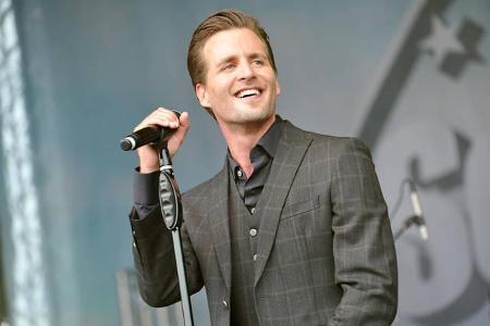 ...Neufassung des 'DSDS'-Nummer-Eins-Hits 'We Have A Dream' in einer völlig neuen Hitversion. Schon Interesse geweckt? Nicht...