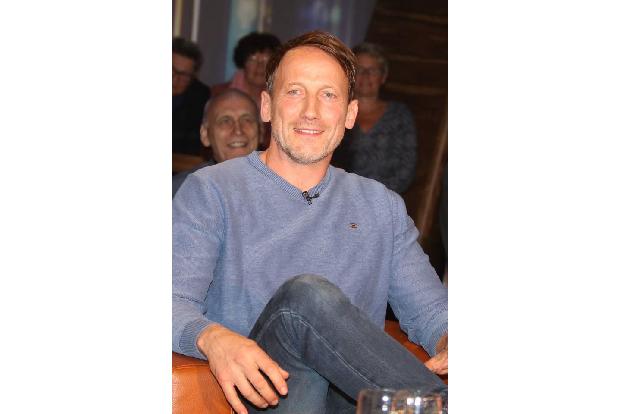 Wotan Wilke Möhring nur mit einem Wort zu beschreiben ist nicht leicht. Er war mal Punk und Model, ist Fußballfan. Schauspie... Wotan Wilke Möhring nur mit einem Wort zu beschreiben ist nicht leicht. Er war mal Punk und Model, ist Fußballfan. Schauspie...