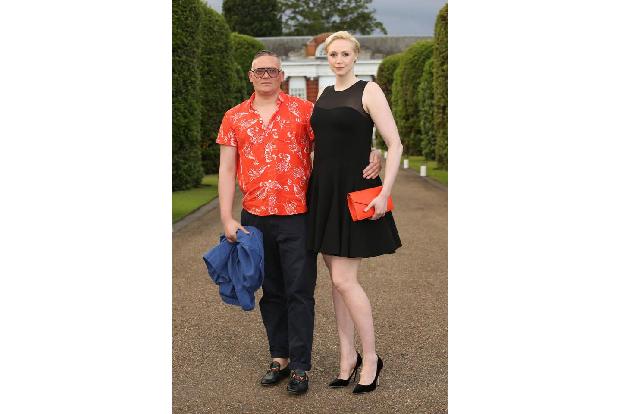 ...aber nicht der Fall. Gwendoline Christie hat in Designer Giles Deacon die Liebe ihres Lebens gefunden. Und der ist schlie...
