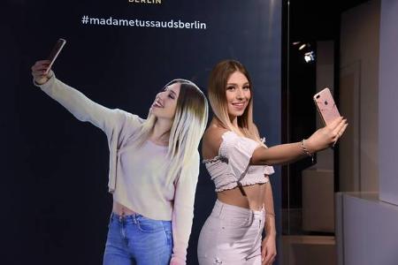 Über 4,5 Millionen YouTube-Fans und über 5,2 Millionen Follower bei Instagram haben Bibi und ihr Beautypalace mittlerweile. ... Über 4,5 Millionen YouTube-Fans und über 5,2 Millionen Follower bei Instagram haben Bibi und ihr Beautypalace mittlerweile. ...