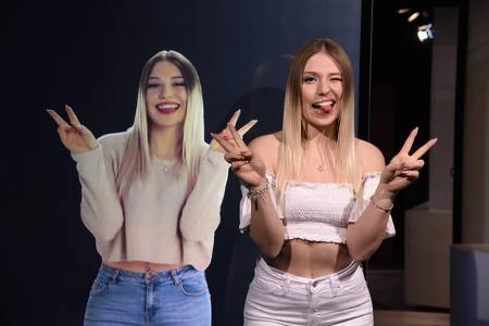 ...flach, wie man sie kennt. Als Hologram auf dem Bildschirm, versteht sich. Bibi überall, wo man nur hinblickt: Mit ihrem S...