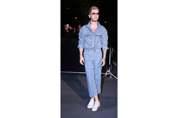 ...Für besondere Anlässe darf es dann auch mal wieder etwas ausgefallener sein. Zur Pariser Fashion Week erschien er in eine...