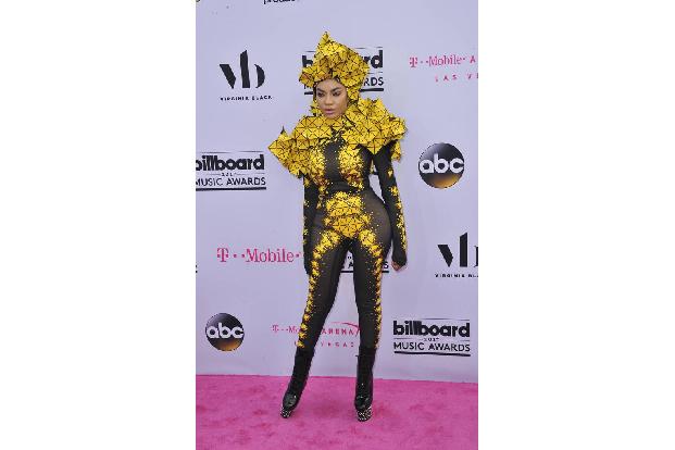 ...man sich bei Dencias Look auch die Zähne ausbeißen kann: Sind die Billboard Music Awards etwa die neue Met Gala, wo man w...