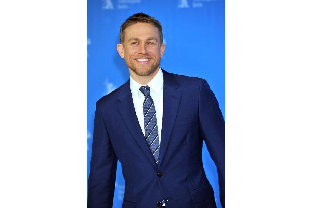 ...Herr Hunnam, der übrigens einst die Rolle des Christian Grey in der Bestsellerverfilmung 'Fifty Shades of Grey' ablehnte,...