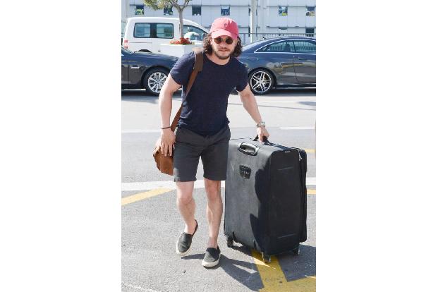 Stars sind manchmal auch nur wie du und ich - zumindest wenn sie Kit Harington heißen. Der 'Game of Thrones'-Schauspieler ma... Stars sind manchmal auch nur wie du und ich - zumindest wenn sie Kit Harington heißen. Der 'Game of Thrones'-Schauspieler ma...