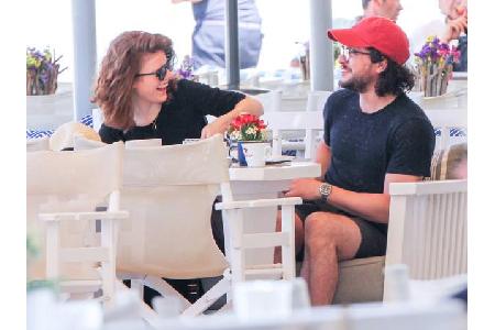 ...für Kit und Rose in ein Restaurant, wo man sehen konnte, warum die beiden schon seit über fünf Jahren so glücklich mitein...