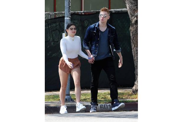 ...hat sie diesen Mann in Levi Meaden, seines Zeichens ebenfalls Schauspieler. Levi ist ganze zehn Jahre älter als Ariel. Se...