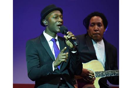 ...sicherlich zufrieden mit dem Deutschen Medienpreis. Zur musikalischen Untermalung schaffte er es, Aloe Blacc nach Baden-B...
