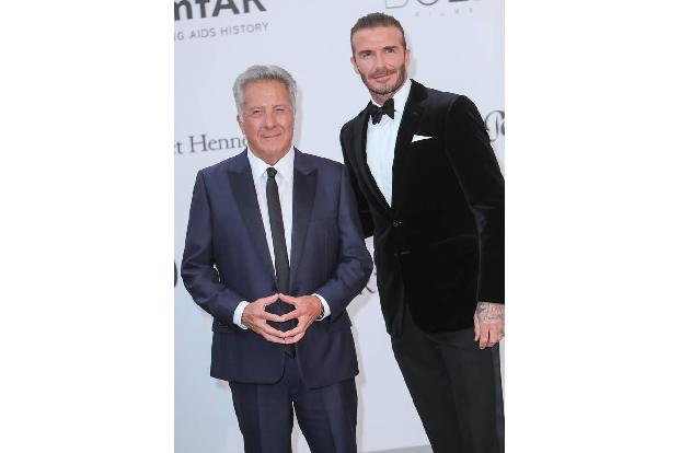 ...bleibt Schauspiellegende Dustin Hoffman, mit dem Becks für die Fotografen posierte, lieber langweilig und stets bei seine...