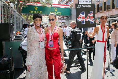 ...man einfach nicht genug von Bella Hadid an der Côte d’Azur bekommen, kam sie auch noch von Cannes nach Monaco. Als Beglei...