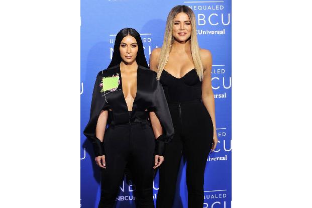 Die Kardashians ließen mal wieder tief blicken - an und für sich ja nichts besonderes, wenn man mit Nachnamen Kardashian hei... Die Kardashians ließen mal wieder tief blicken - an und für sich ja nichts besonderes, wenn man mit Nachnamen Kardashian hei...