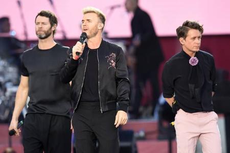 ...Take That zwar begrüßte, die aber dann ohne ihn die Bühne zum Beben bringen mussten. Eine Reunion von Howard Donald, Gary...