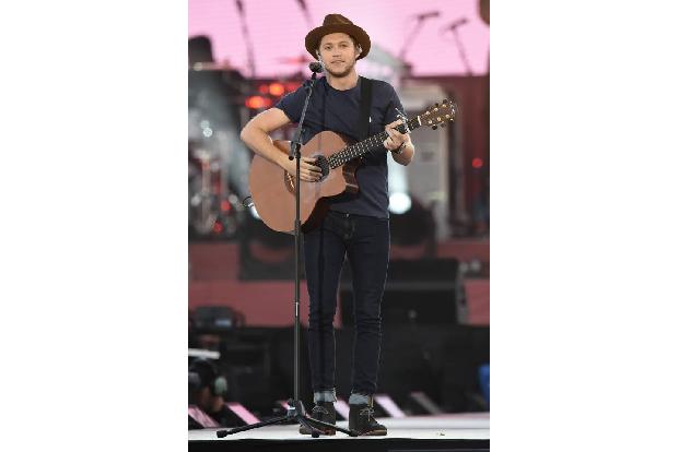 ...anscheinend niemals ein Ende. Ohne seine alte Band One Direction trat auch Niall Horan auf. Dafür hatte der Teenie-Schwar...
