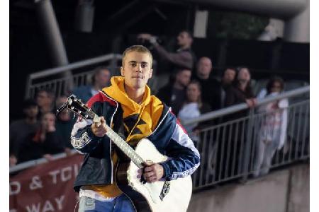 ...wurde auch Justin Bieber, der mit Tränen in den Augen zum Publikum sprach: 