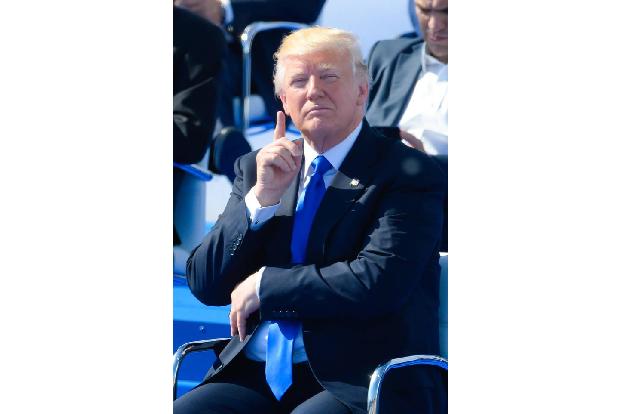 Hat er? Oder hat er nicht? Hat US-Präsident Donald Trump versucht, Comeys Untersuchungen zu Trumps angeblichen Beziehungen z... Hat er? Oder hat er nicht? Hat US-Präsident Donald Trump versucht, Comeys Untersuchungen zu Trumps angeblichen Beziehungen z...
