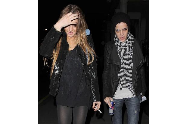 ...zu Samantha Ronson waren dank kleinerer oder größerer Skandale ein Fressen für die Paparazzi. Damals gab es beispielsweis...