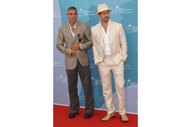 ...als Ehemann und Papa bleibt, sind seine Kumpels wie Brad Pitt und Co. - wenn auch lange Männerabende mit Poker und Bier n...