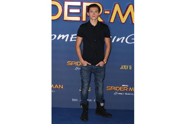 Der neue Spider-Man heißt also Tom Holland und ist wie immer in diesem Franchise ein echtes Milchbubi. Der gerade mal 21-Jäh... Der neue Spider-Man heißt also Tom Holland und ist wie immer in diesem Franchise ein echtes Milchbubi. Der gerade mal 21-Jäh...