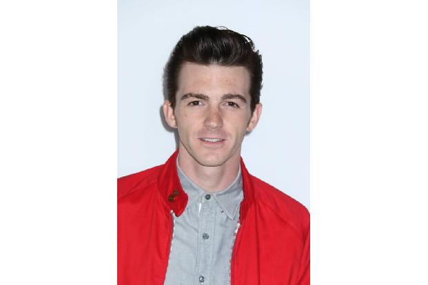 ...sein singender Kollege Drake Bell waren tatsächlich nie als Spider-Man zu sehen. Aber zu hören. Zumindest in der englisch...