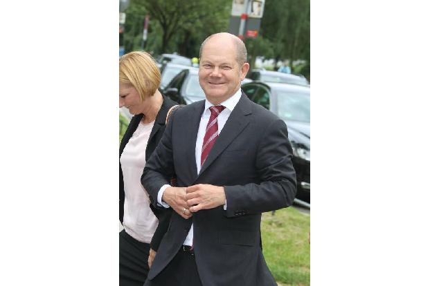 ...Schwätzchen zu halten. Politiker waren da ebenfalls vor Ort. Hamburgs Bürgermeister Olaf Scholz beispielsweise, der seine...