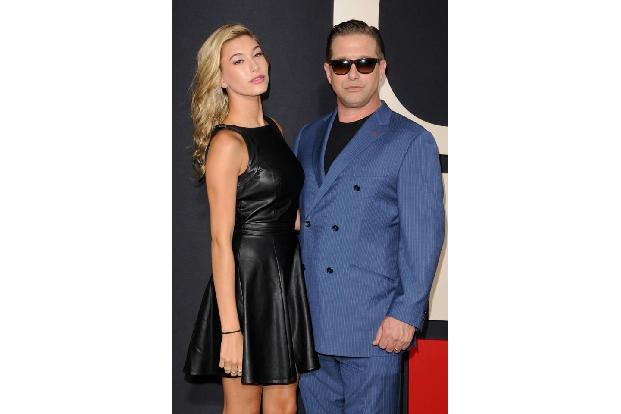 ...genau wie ihr Papa Stephen Baldwin sehe sich Hailey als streng gläubige Christin - und kann es gar nicht leiden, wenn man...