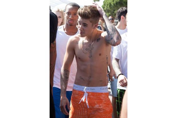 ...aber dennoch den Bund fürs Leben eingehen, dann müsste der ebenfalls ihre christlichen Werte verfolgen - bei Justin Biebe...