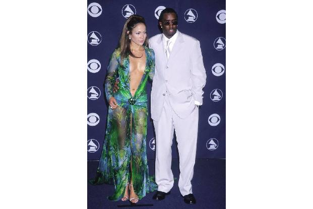...Auch Jennifer Lopez hat eine tiefblickende und illustre Trophäen-Sammlung vorzuweisen: Ihr ertser Mann war Ojani Noa, ein...