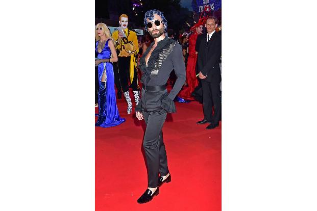 ...Conchita hat nicht nur die Wurst zu Hause gelassen, sondern präsentierte sich in einem völlig neuen Look - exzentrisch wa...