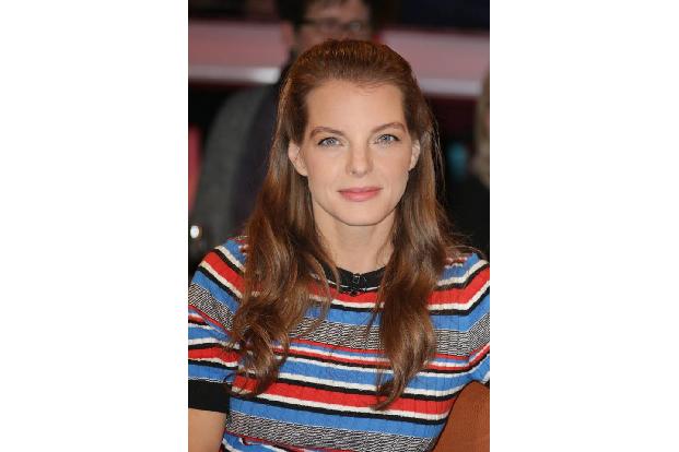...nun Ex-Jury-Kollegin Yvonne Catterfeld aber nicht. Die Musikerin bleibt uns auch 2017 erhalten und sitzt damit zum dritte...