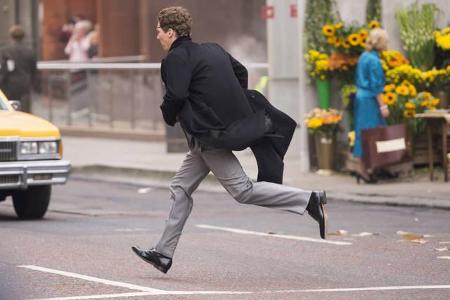 ...Fernsehen ist eben alles möglich! Ein wenig Action dürfte in der Miniserie ebenfalls zu sehen sein, denn Benedict Cumberb...